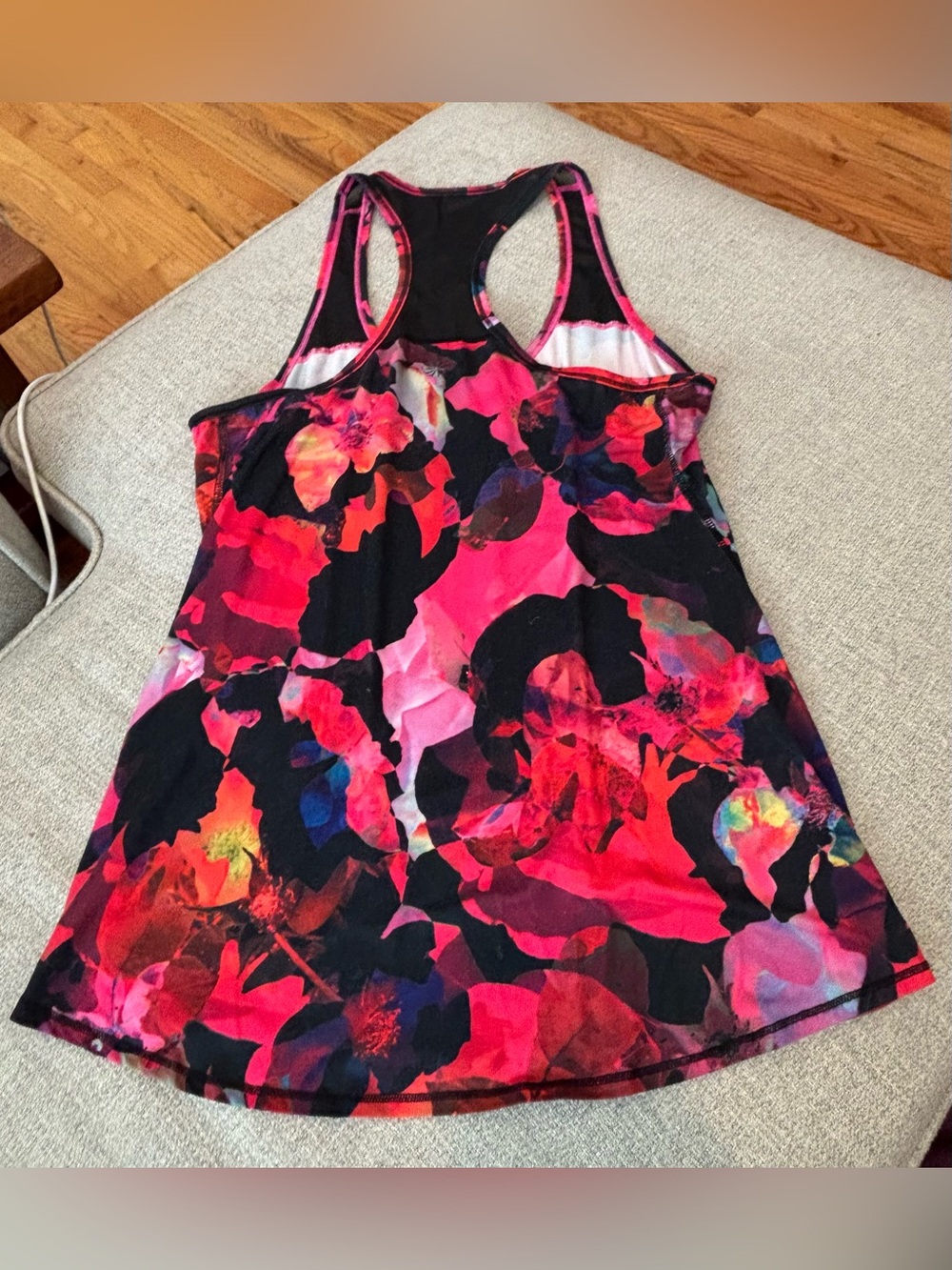 Athleta Mystique Chi Mesh Active Tank in the Brilliant Magenta Black, Size small